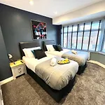 Cosy 3-Bedroom House In Coventry By Seeka Stay, Ideal For Contractors, Free Parking On Drive, Sleeps Up 5