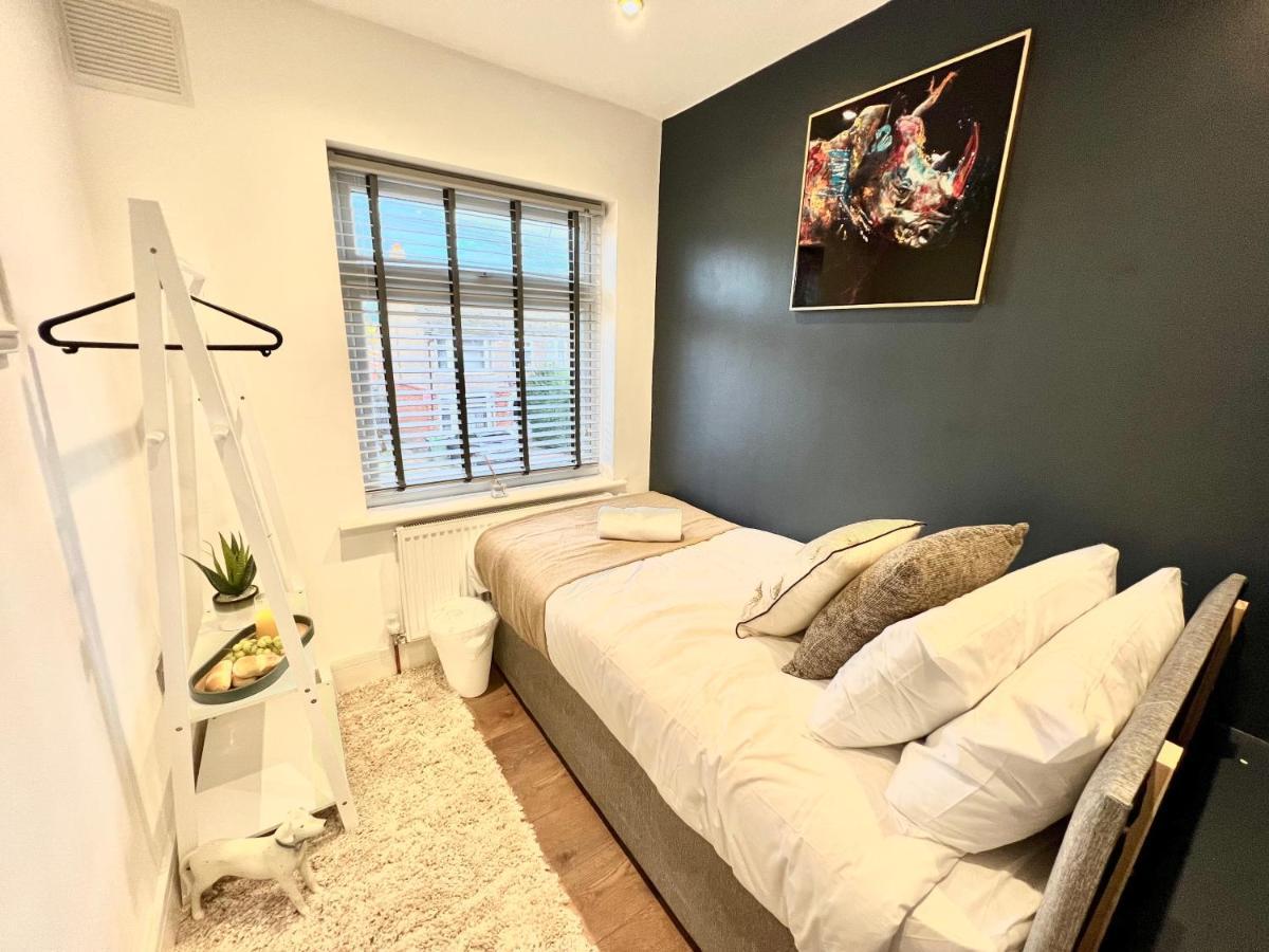 Holiday home Cosy Contractor's Haven: 3-bedroom House By Seeka Coventry