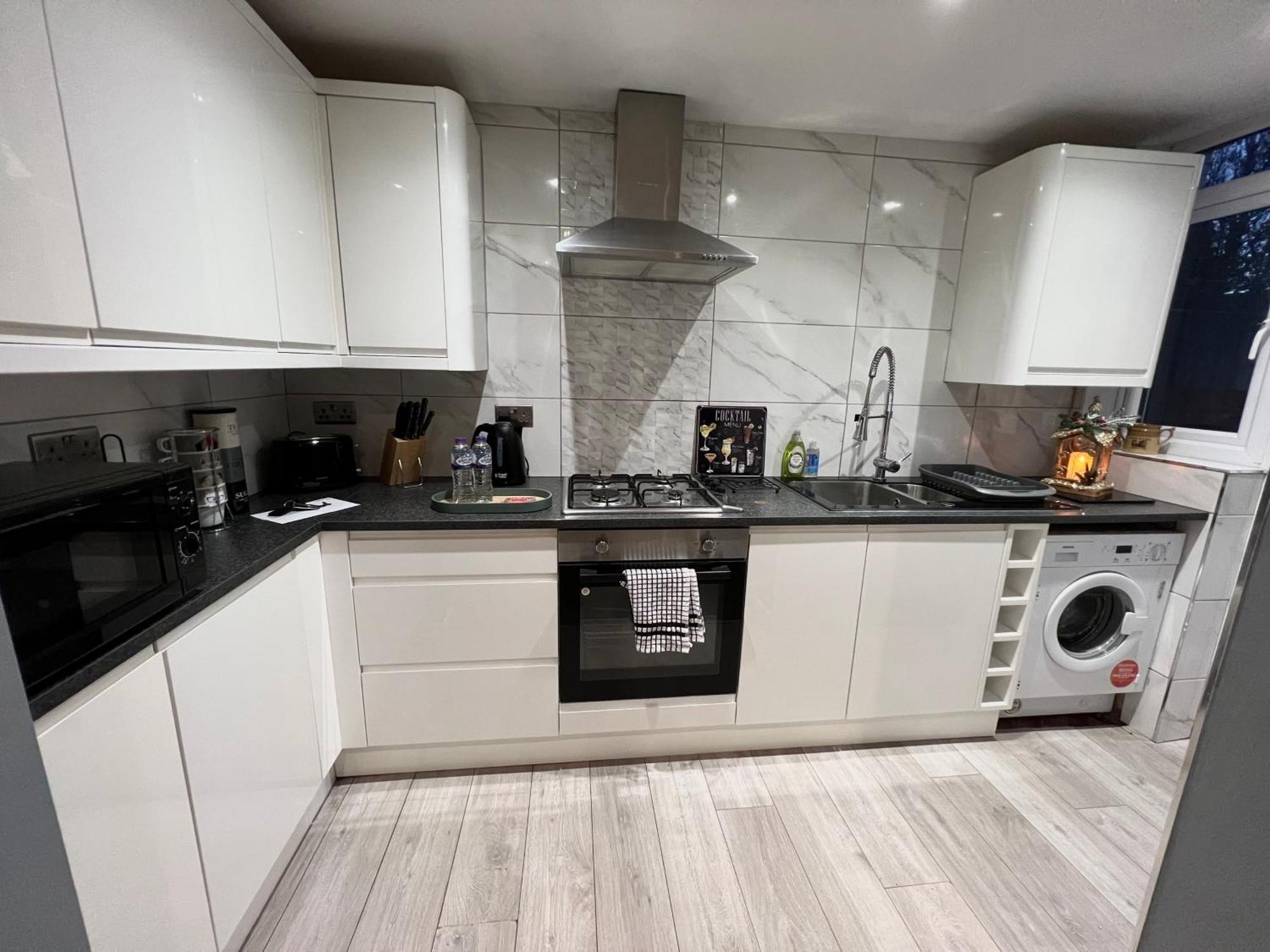 Cosy Contractor's Haven: 3-bedroom House By Seeka Holiday home *